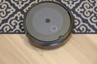 How to Compare Smart Vacuums Vs. Traditional Vacuums?